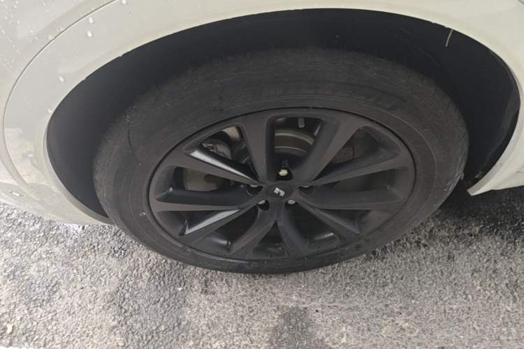 Used Li Auto ONE 2021 Extended-Range 6-Seater Version Left Front Wheel Hub