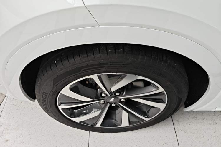 Used Li Auto ONE 2021 Extended-Range 6-Seater Version Left Front Wheel Hub