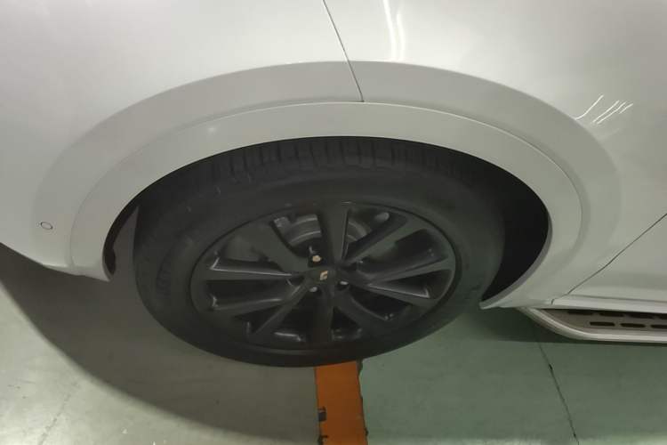Used Li Auto ONE 2021 Extended-Range 6-Seater Version Left Front Wheel Hub