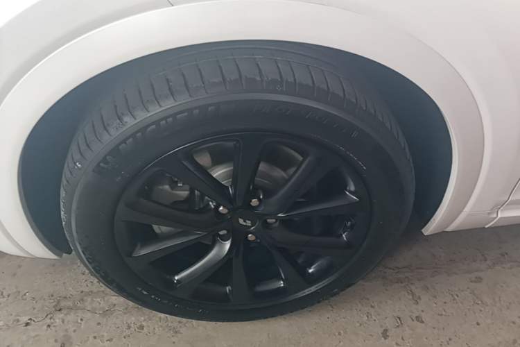 Used Li Auto ONE 2021 Extended-Range 6-Seater Version Left Front Wheel Hub