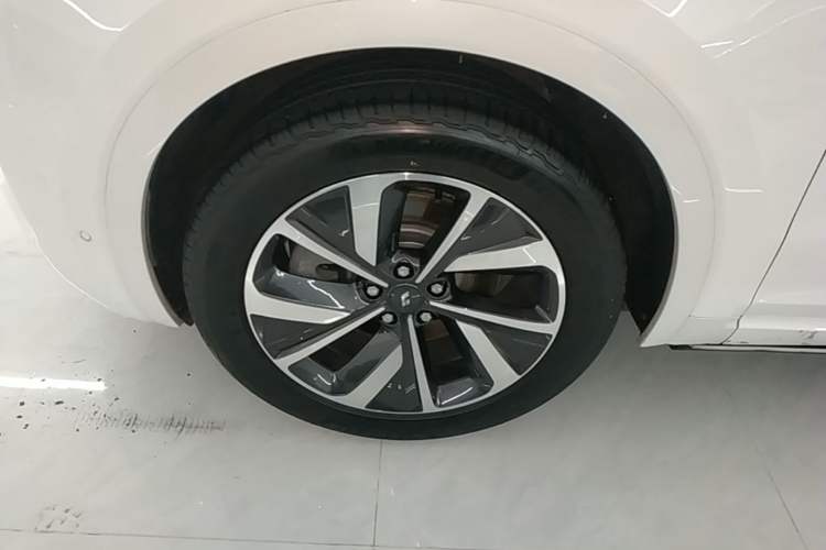 Used Li Auto ONE 2021 Extended-Range 6-Seater Version Left Front Wheel Hub