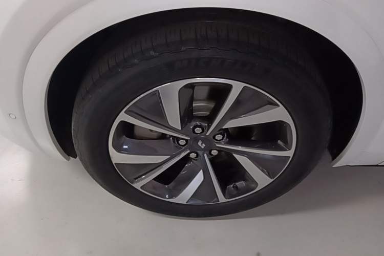 Used Li Auto ONE 2021 Extended-Range 6-Seater Version Left Front Wheel Hub