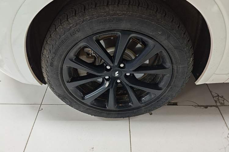 Used Li Auto ONE 2021 Extended-Range 6-Seater Version Left Front Wheel Hub