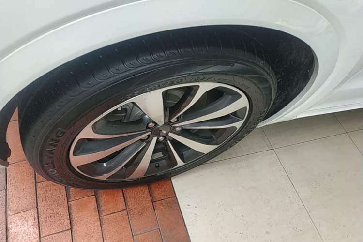 Used Li Auto ONE 2021 Extended-Range 6-Seater Version Left Front Wheel Hub