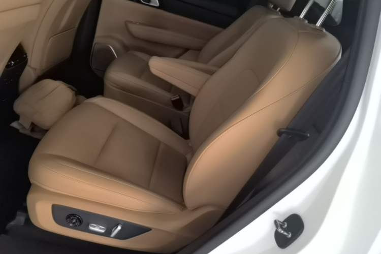 Used Li Auto ONE 2021 Extended-Range 6-Seater Version Left Rear Seat