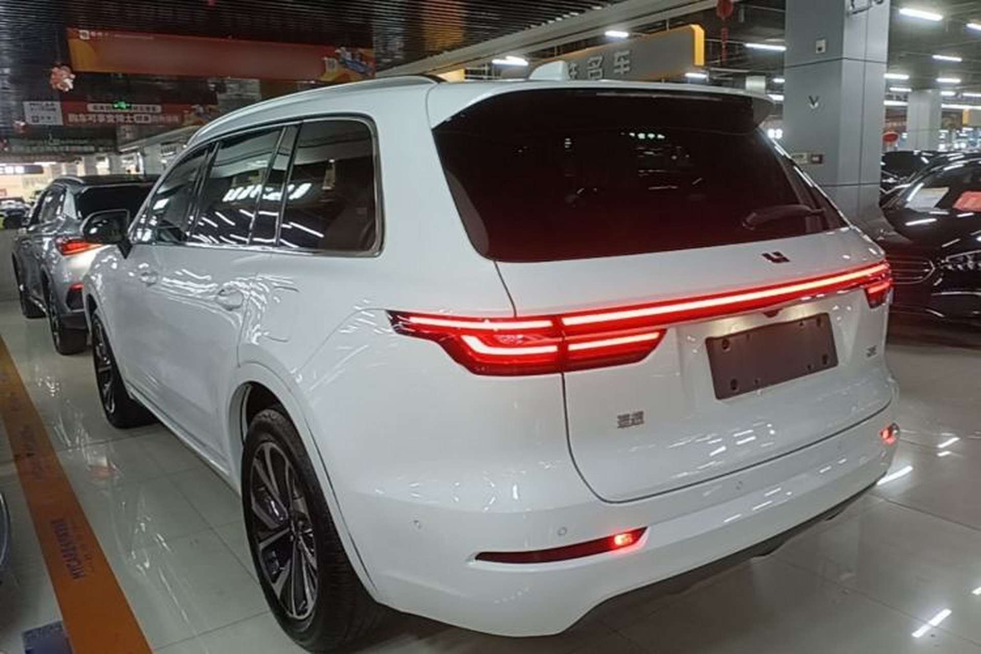Used Li Auto ONE 2021 Extended-Range 6-Seater Version Rear Left 45 Deg