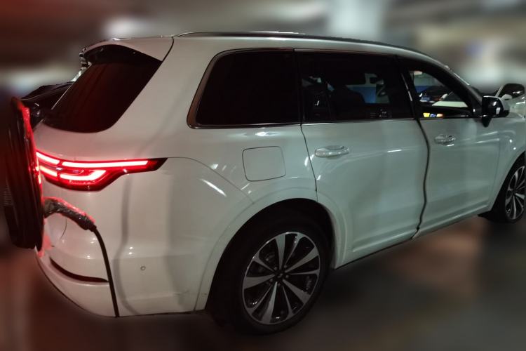 Used Li Auto ONE 2021 Extended-Range 6-Seater Version Rear Right 45 Deg