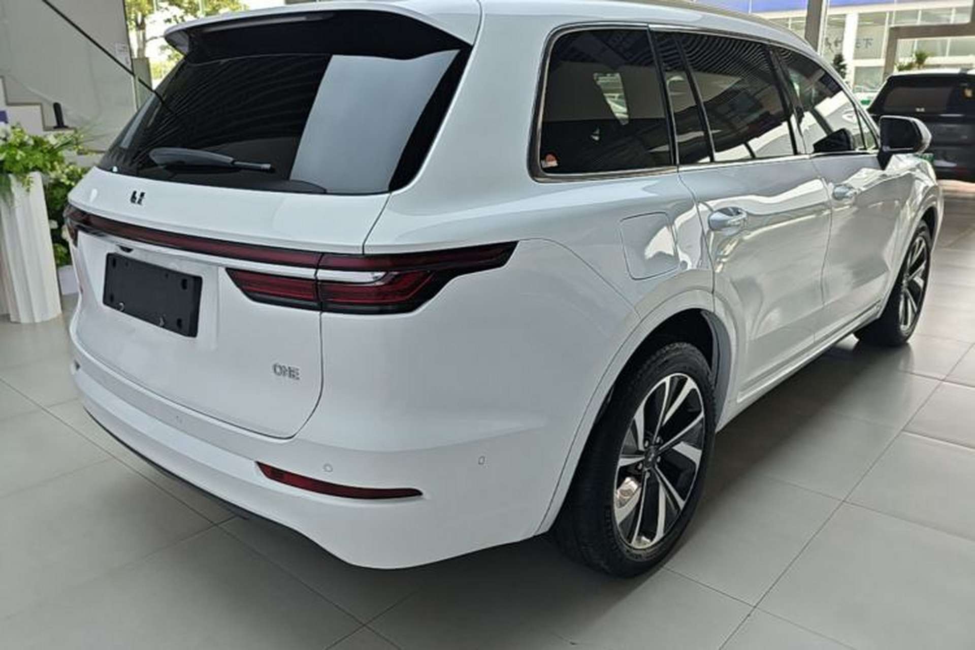 Used Li Auto ONE 2021 Extended-Range 6-Seater Version Rear Right 45 Deg