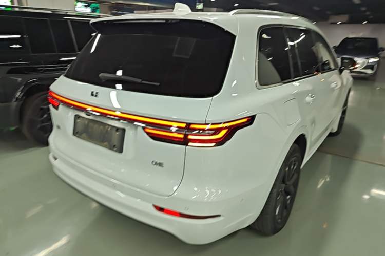 Used Li Auto ONE 2021 Extended-Range 6-Seater Version Rear Right 45 Deg