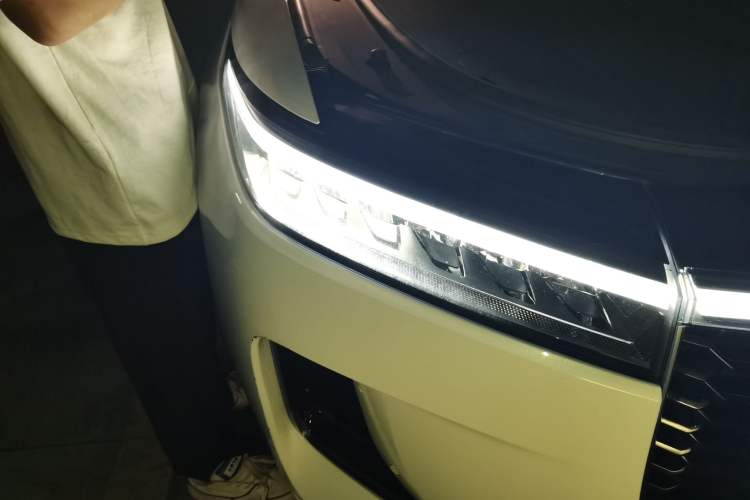 Used Li Auto ONE 2021 Extended-Range 6-Seater Version Right Front Headlight