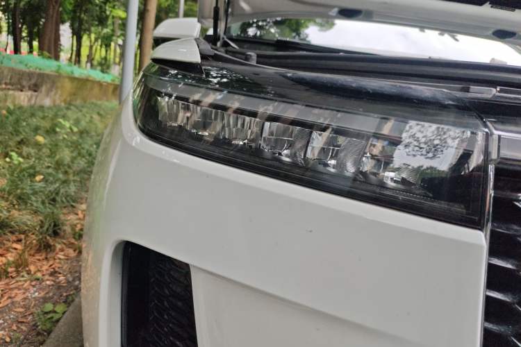 Used Li Auto ONE 2021 Extended-Range 6-Seater Version Right Front Headlight