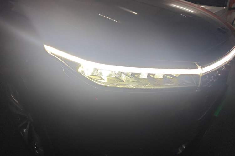 Used Li Auto ONE 2021 Extended-Range 6-Seater Version Right Front Headlight