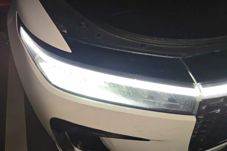 Used Li Auto ONE 2021 Extended-Range 6-Seater Version Right Front Headlight