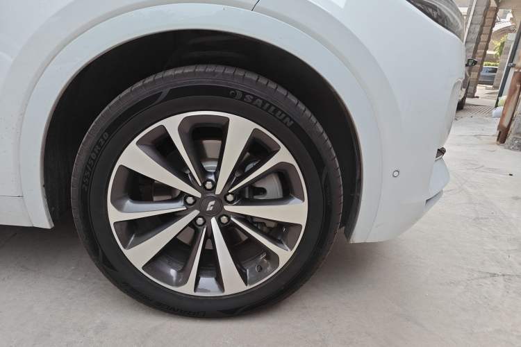 Used Li Auto ONE 2021 Extended-Range 6-Seater Version Right Front Wheel Hub
