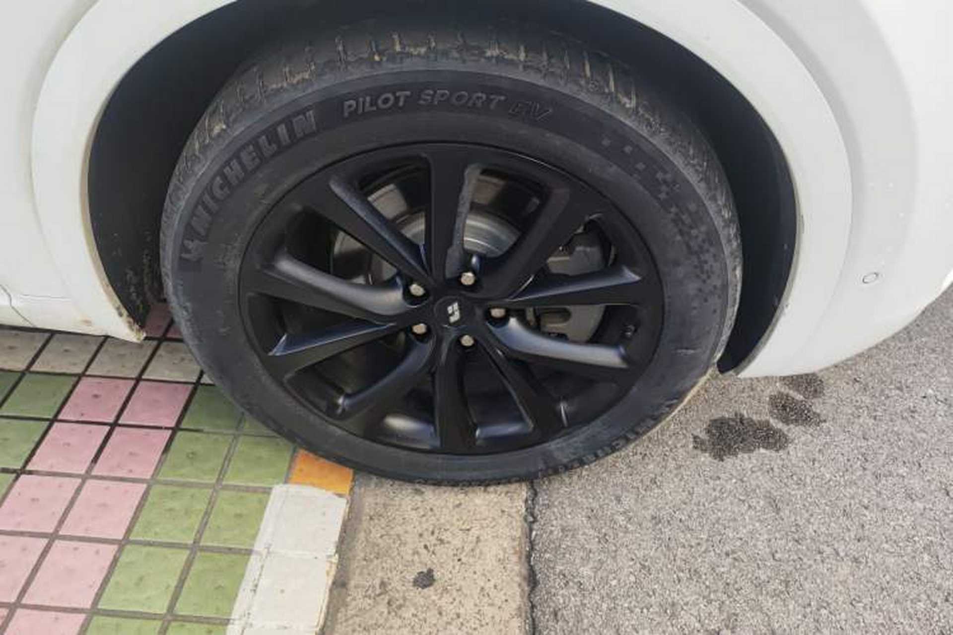 Used Li Auto ONE 2021 Extended-Range 6-Seater Version Right Front Wheel Hub