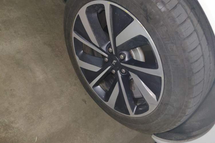 Used Li Auto ONE 2021 Extended-Range 6-Seater Version Right Front Wheel Hub