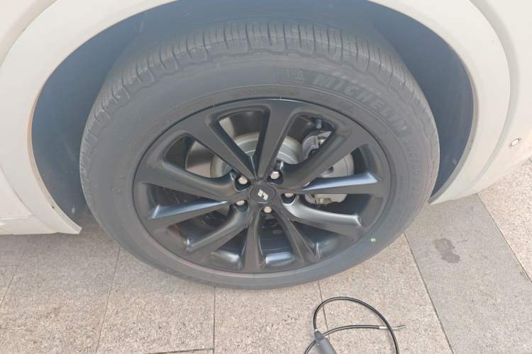 Used Li Auto ONE 2021 Extended-Range 6-Seater Version Right Front Wheel Hub