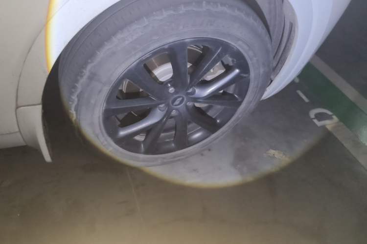 Used Li Auto ONE 2021 Extended-Range 6-Seater Version Right Front Wheel Hub