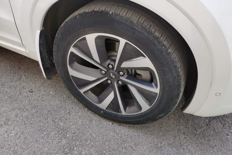 Used Li Auto ONE 2021 Extended-Range 6-Seater Version Right Front Wheel Hub