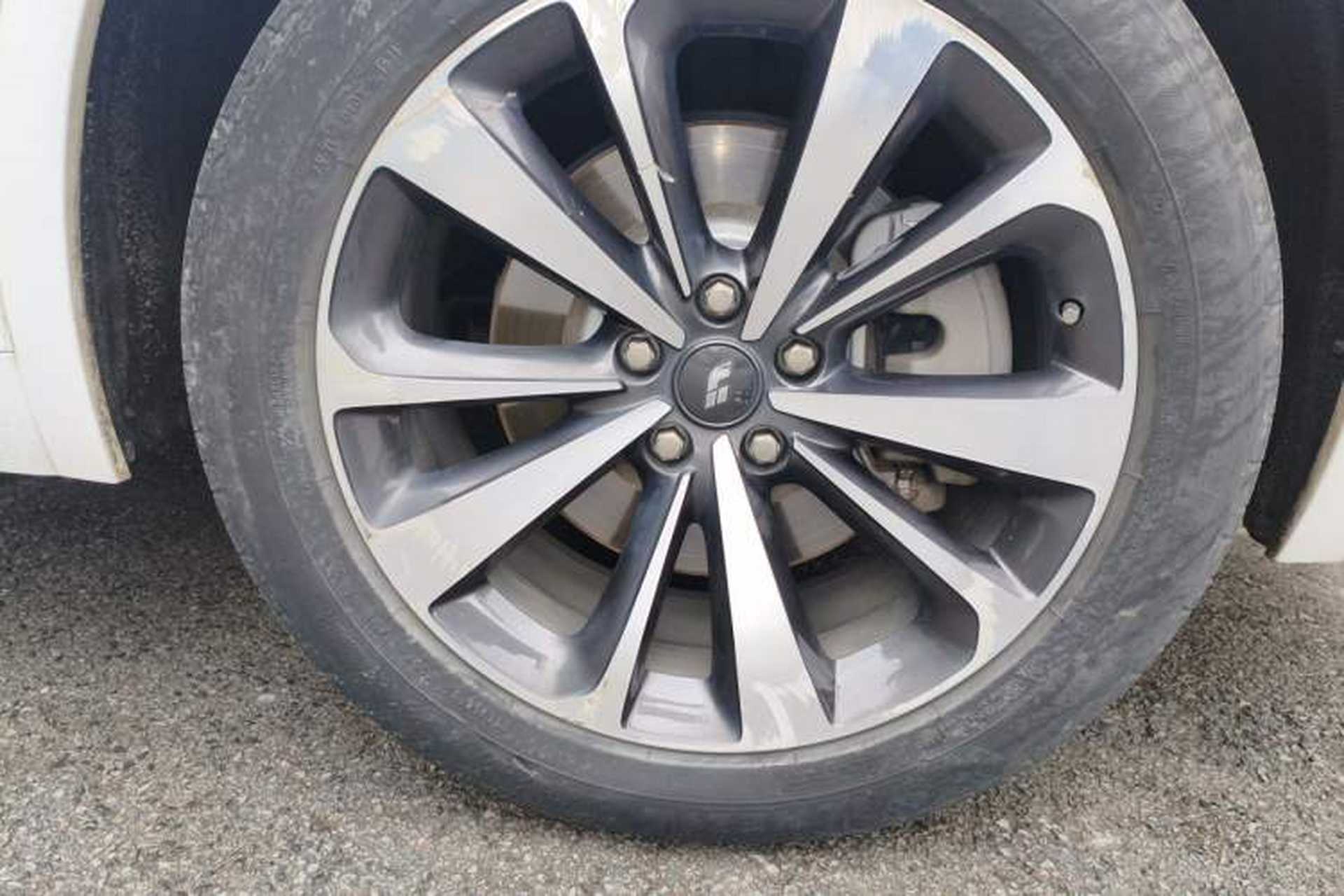 Used Li Auto ONE 2021 Extended-Range 6-Seater Version Right Front Wheel Hub