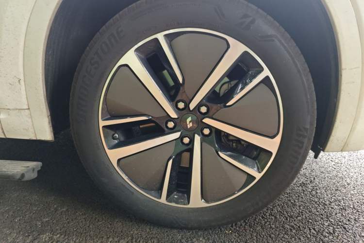 Used Li Auto ONE 2021 Extended-Range 6-Seater Version Right Front Wheel Hub