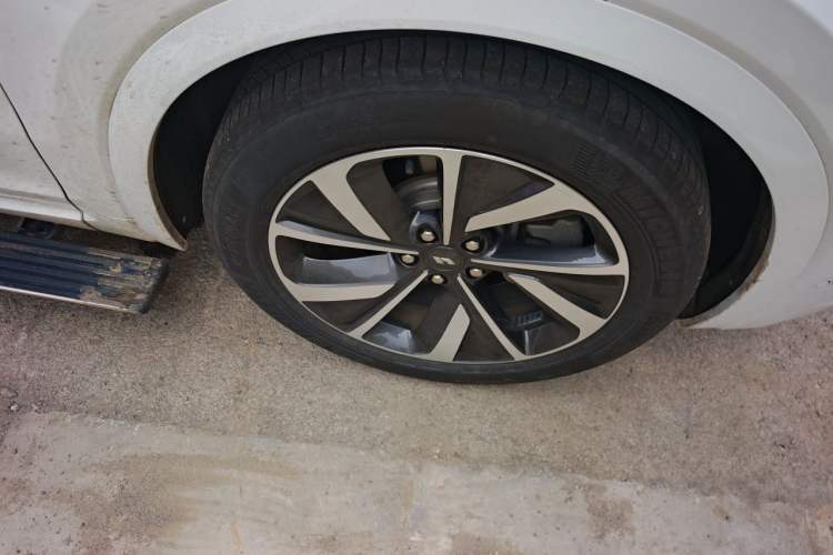 Used Li Auto ONE 2021 Extended-Range 6-Seater Version Right Front Wheel Hub