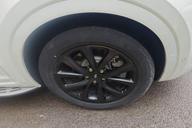 Used Li Auto ONE 2021 Extended-Range 6-Seater Version Right Front Wheel Hub