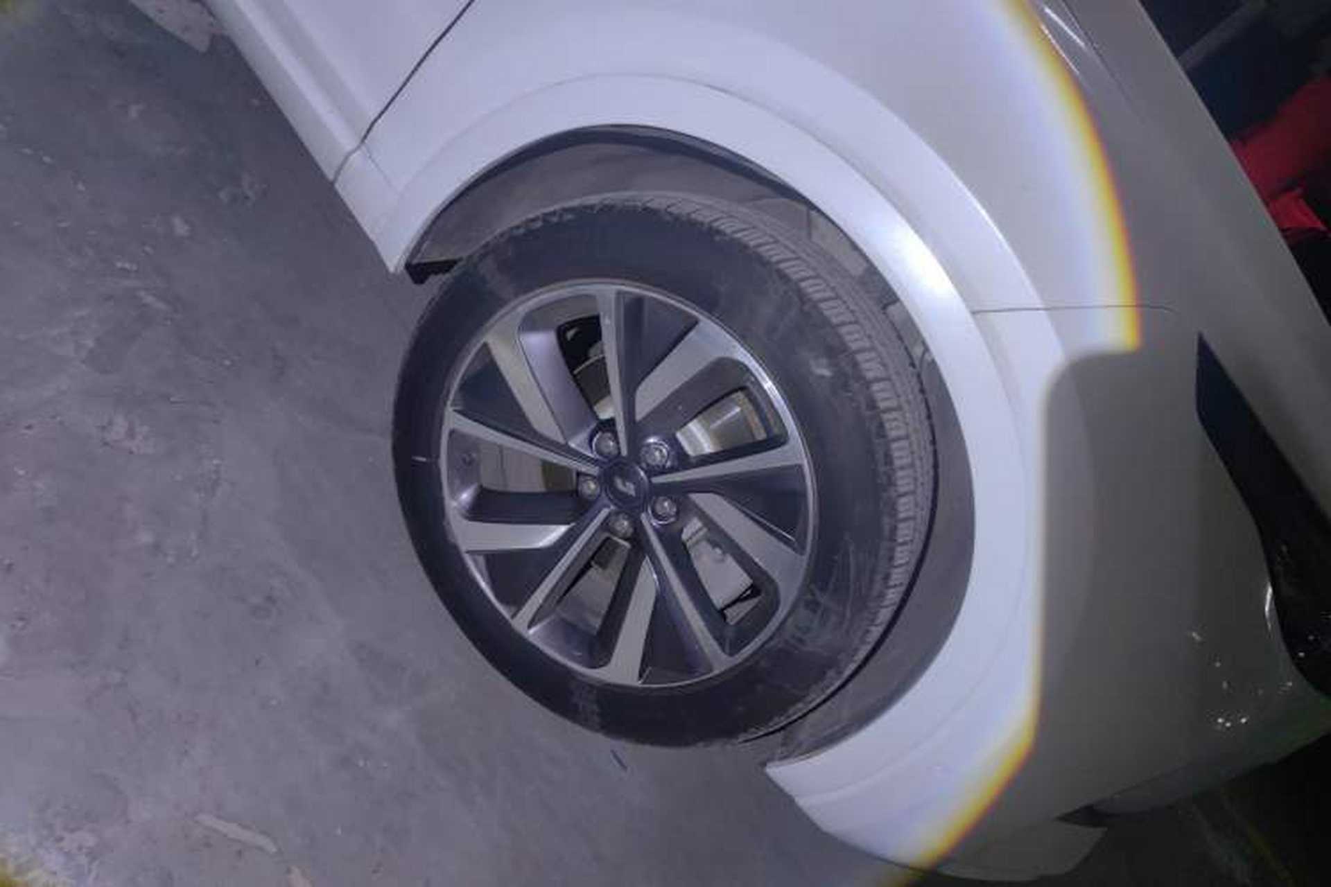 Used Li Auto ONE 2021 Extended-Range 6-Seater Version Right Front Wheel Hub