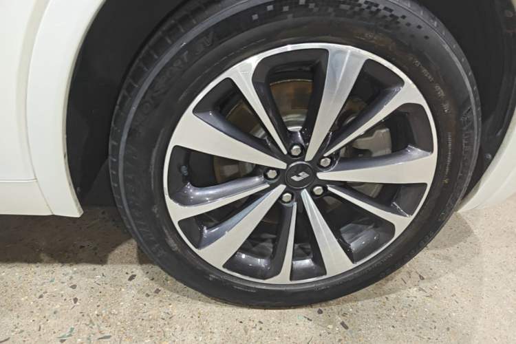 Used Li Auto ONE 2021 Extended-Range 6-Seater Version Right Front Wheel Hub
