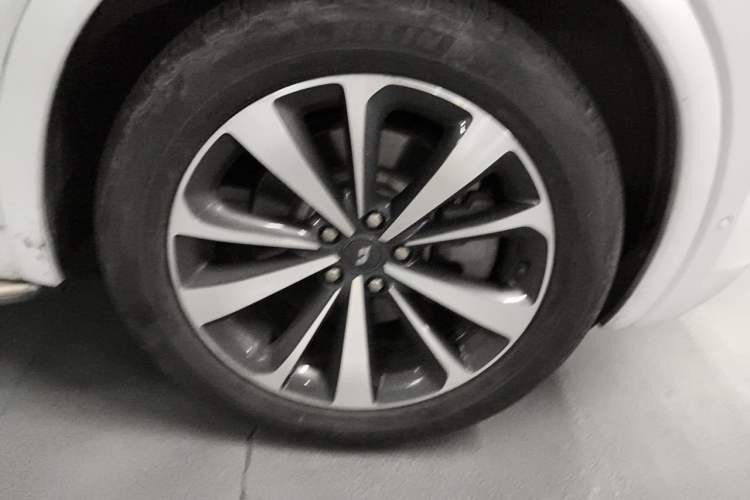 Used Li Auto ONE 2021 Extended-Range 6-Seater Version Right Front Wheel Hub