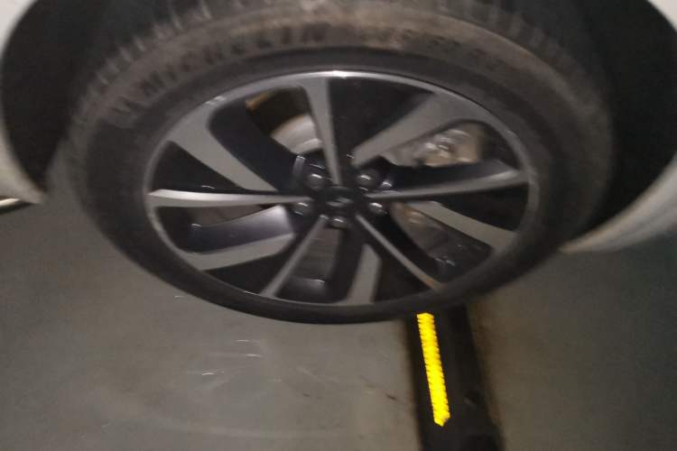 Used Li Auto ONE 2021 Extended-Range 6-Seater Version Right Front Wheel Hub