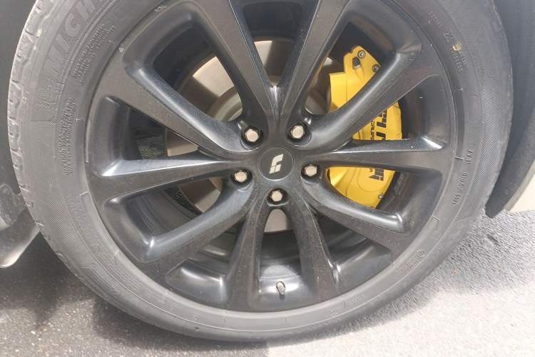 Used Li Auto ONE 2021 Extended-Range 6-Seater Version Right Front Wheel Hub