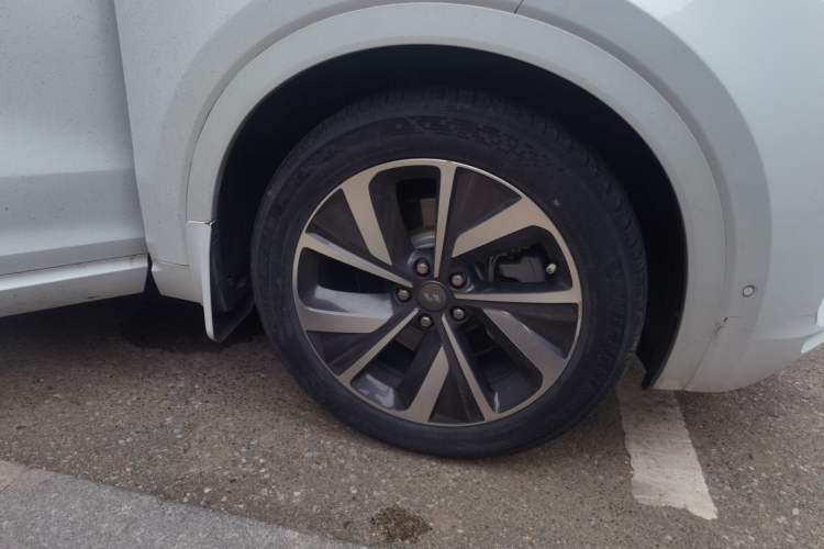 Used Li Auto ONE 2021 Extended-Range 6-Seater Version Right Front Wheel Hub