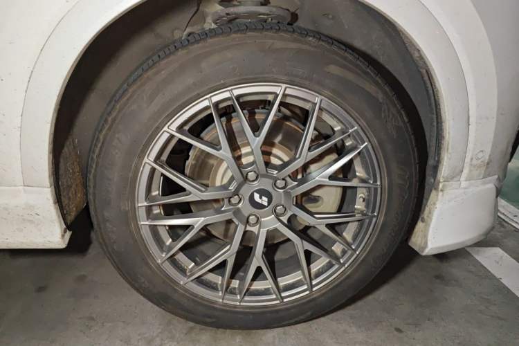 Used Li Auto ONE 2021 Extended-Range 6-Seater Version Right Front Wheel Hub