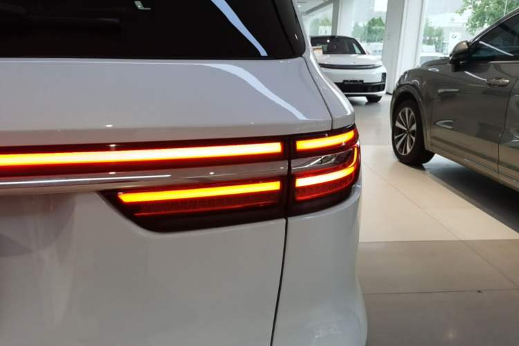 Used Li Auto ONE 2021 Extended-Range 6-Seater Version Right Rear Taillight