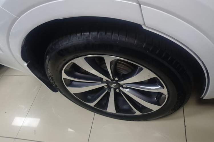 Used Li Auto ONE 2021 Extended-Range 6-Seater Version Right Rear Wheel Hub