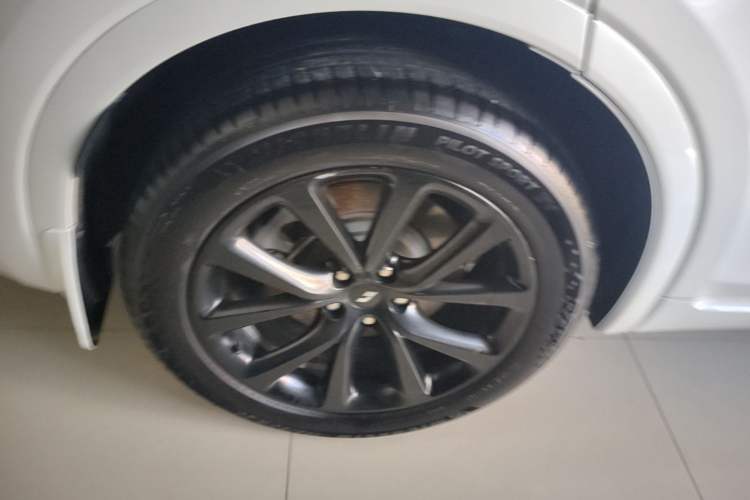Used Li Auto ONE 2021 Extended-Range 6-Seater Version Right Rear Wheel Hub