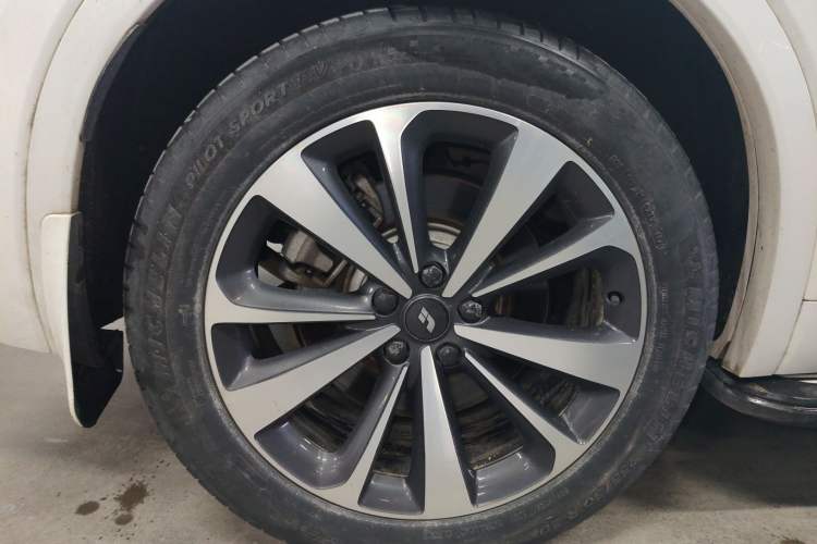 Used Li Auto ONE 2021 Extended-Range 6-Seater Version Right Rear Wheel Hub