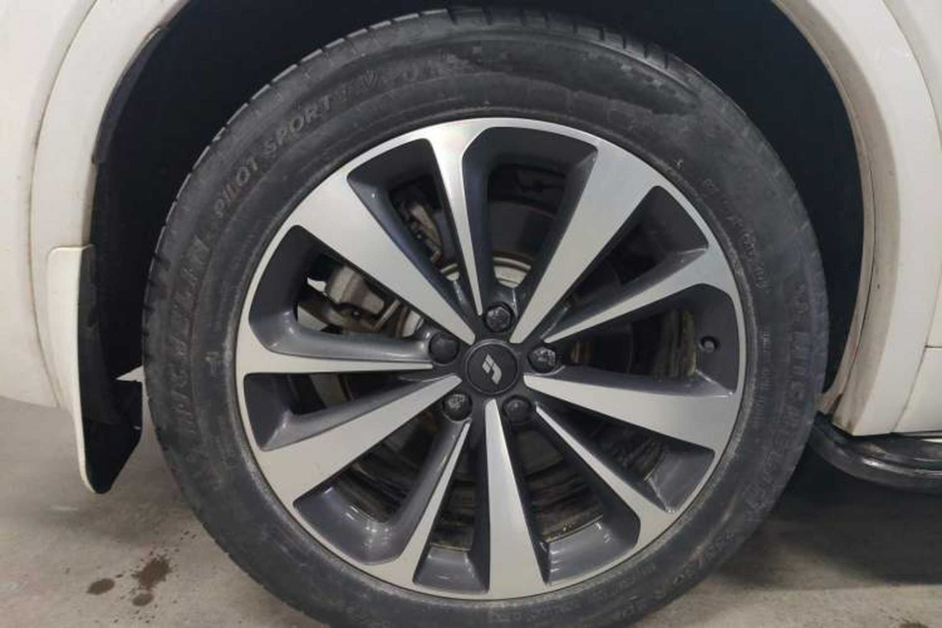 Used Li Auto ONE 2021 Extended-Range 6-Seater Version Right Rear Wheel Hub