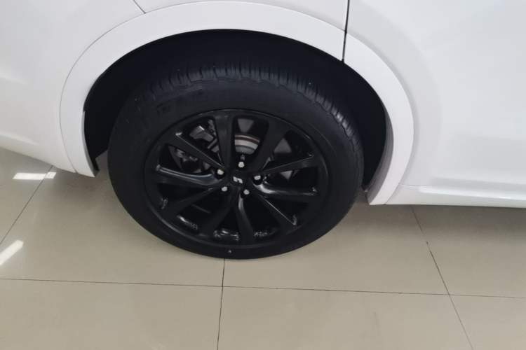 Used Li Auto ONE 2021 Extended-Range 6-Seater Version Right Rear Wheel Hub