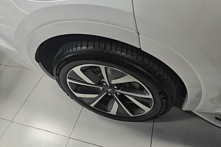 Used Li Auto ONE 2021 Extended-Range 6-Seater Version Right Rear Wheel Hub