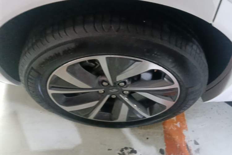 Used Li Auto ONE 2021 Extended-Range 6-Seater Version Right Rear Wheel Hub