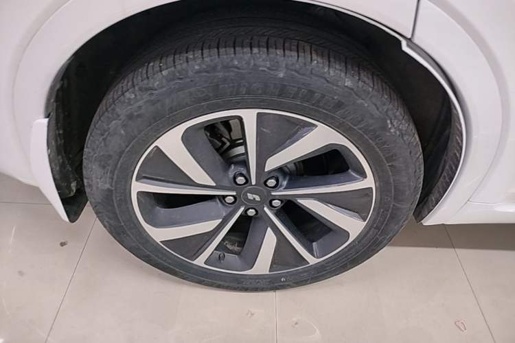 Used Li Auto ONE 2021 Extended-Range 6-Seater Version Right Rear Wheel Hub