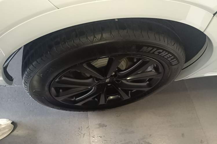 Used Li Auto ONE 2021 Extended-Range 6-Seater Version Right Rear Wheel Hub