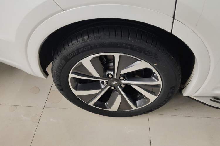 Used Li Auto ONE 2021 Extended-Range 6-Seater Version Right Rear Wheel Hub