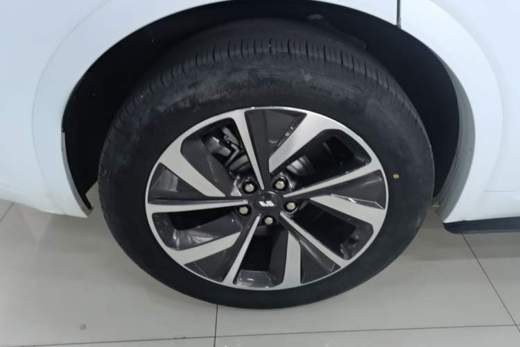 Used Li Auto ONE 2021 Extended-Range 6-Seater Version Right Rear Wheel Hub