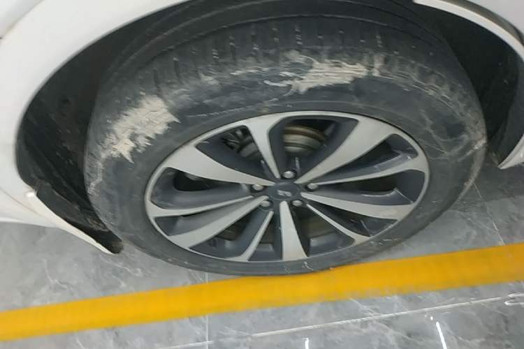 Used Li Auto ONE 2021 Extended-Range 6-Seater Version Right Rear Wheel Hub