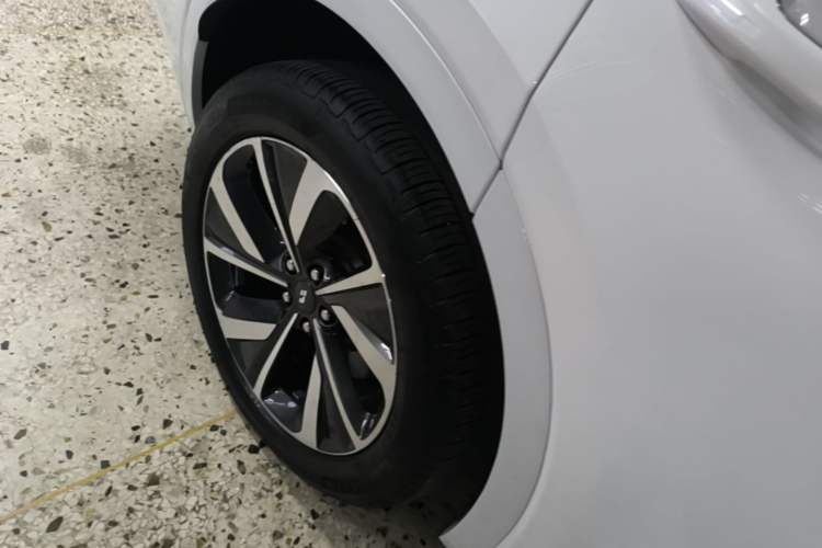 Used Li Auto ONE 2021 Extended-Range 6-Seater Version Right Rear Wheel Hub