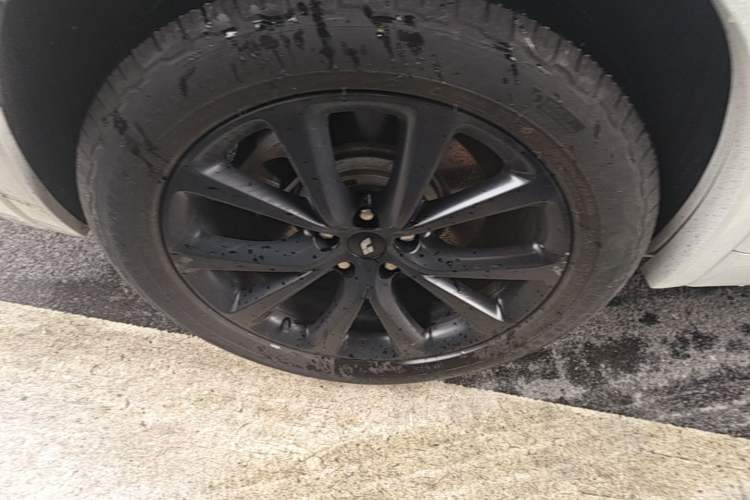 Used Li Auto ONE 2021 Extended-Range 6-Seater Version Right Rear Wheel Hub