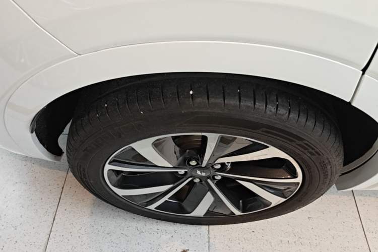Used Li Auto ONE 2021 Extended-Range 6-Seater Version Right Rear Wheel Hub